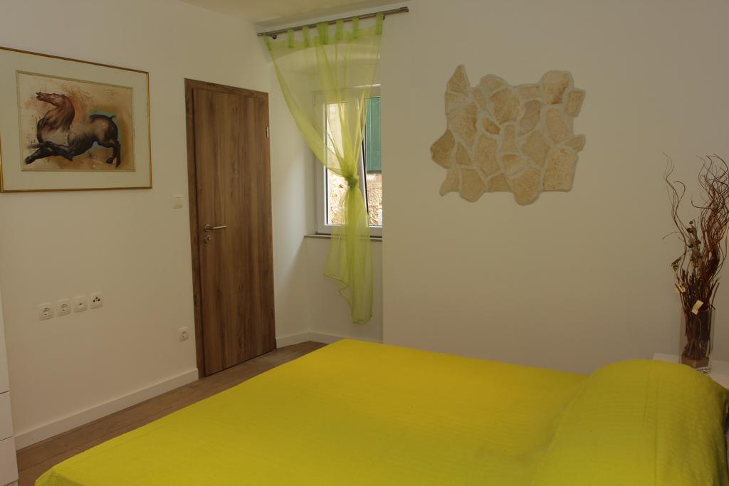Apartment House Vitaic Supetar Room photo
