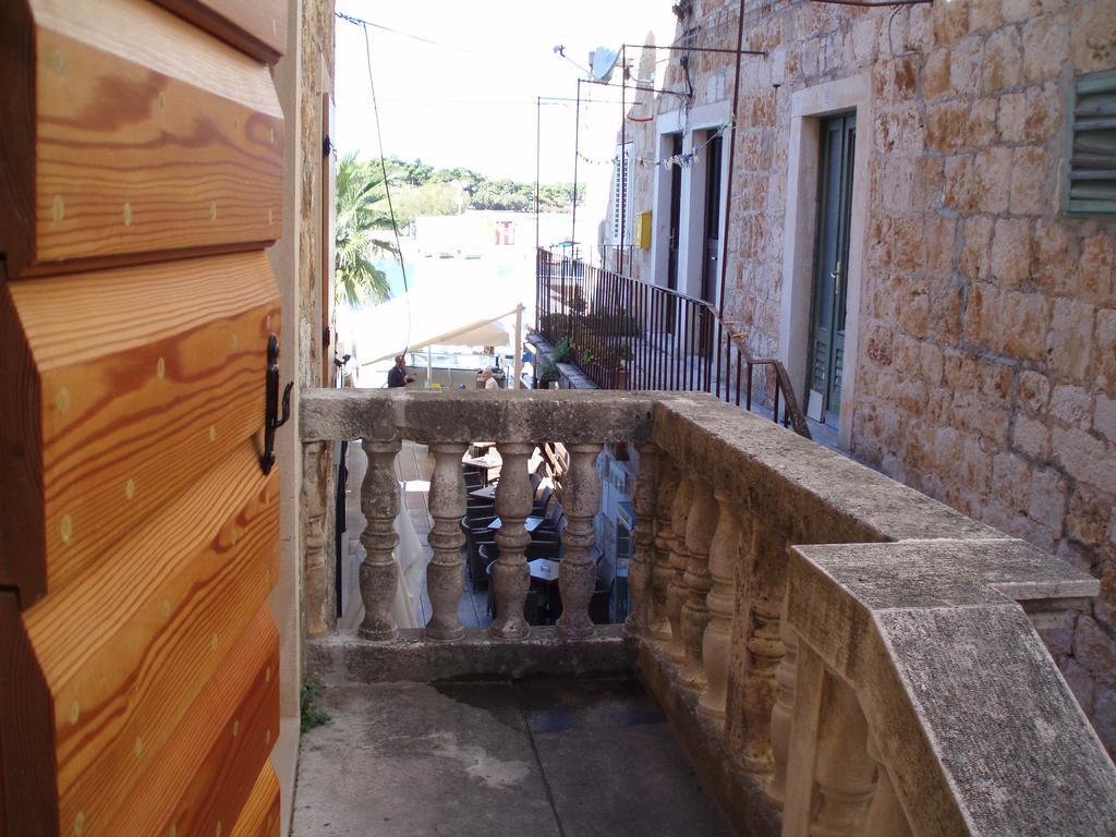 Apartment House Vitaic Supetar Exterior photo